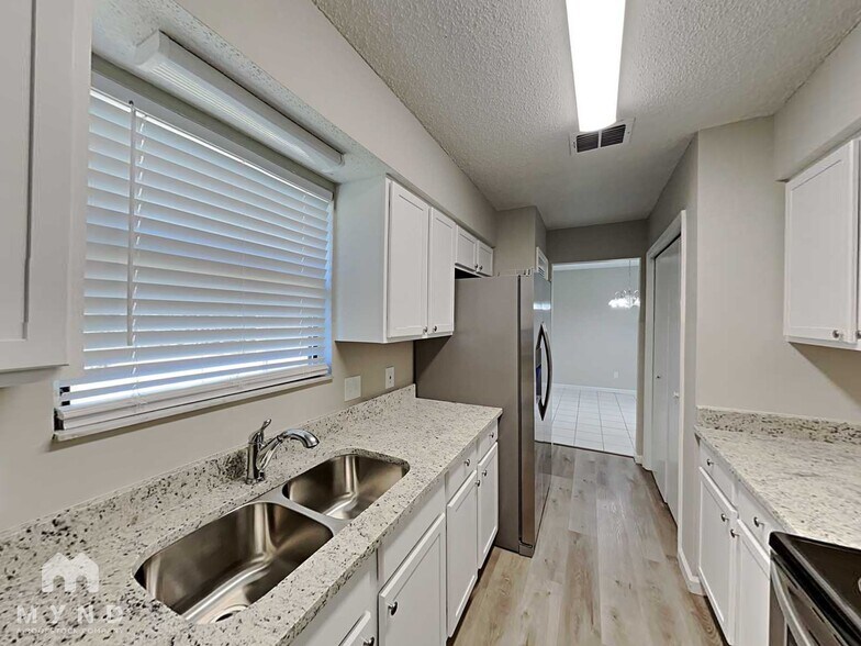 Building Photo - 6444 Diamond Leaf Ct N