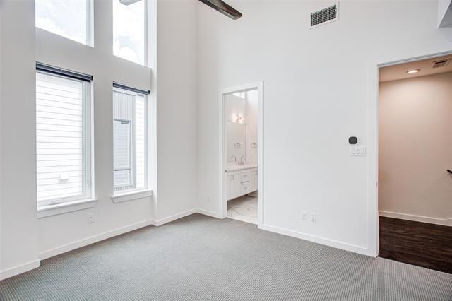 Building Photo - 2180 Bennett Ave