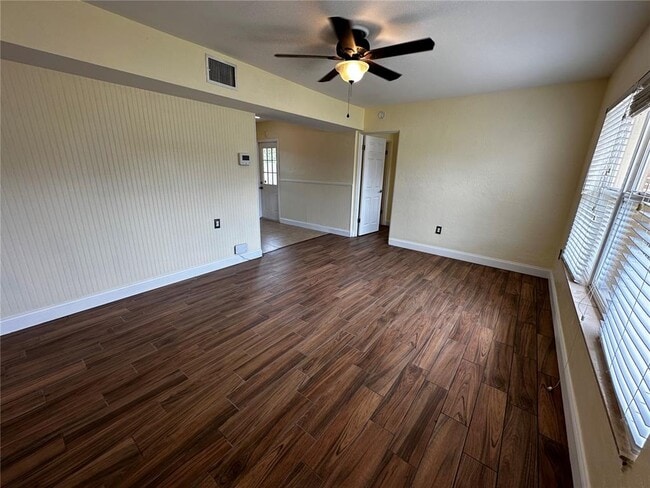 Building Photo - 8933 Narcissus Ave