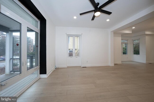 Building Photo - 622 Spring Ave