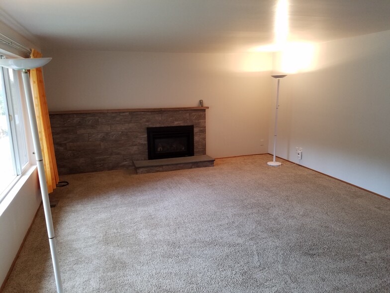 Building Photo - 2393 Loerland Ln