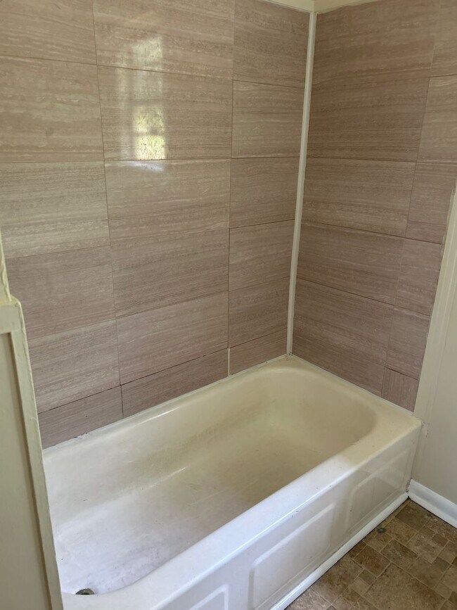 Building Photo - Zillow