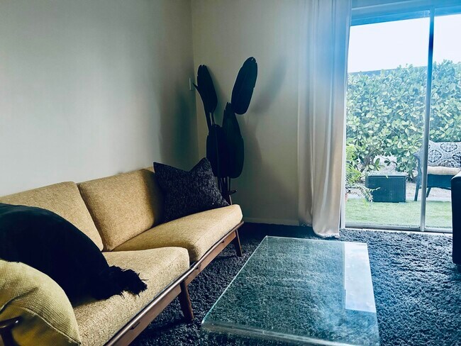 Building Photo - 3403 Hi St