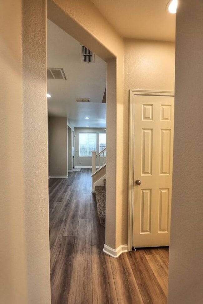 Building Photo - Beautiful 4 Bed 3 full bath Natomas Home!!