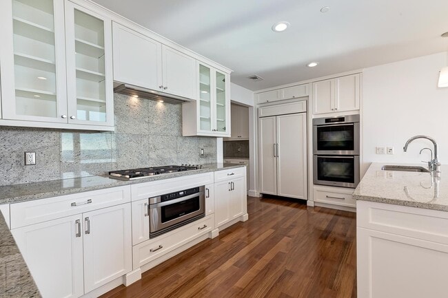 Building Photo - 1 W Century Dr