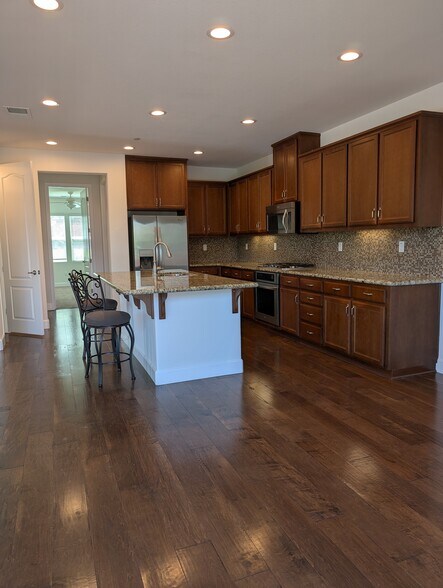 Kitchen - 655 San Marino Ct