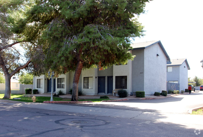 Primary Photo - 7th St Villas
