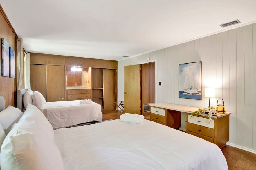 Building Photo - 305 Indian Creek Dr E