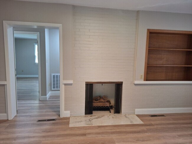 Building Photo - 6826 Dorchester Dr NW