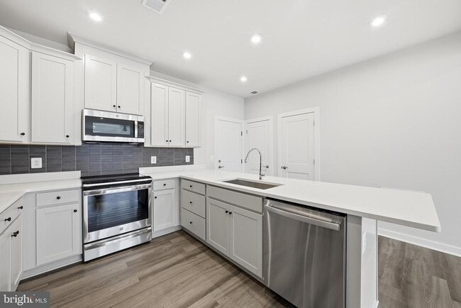 Building Photo - 43732 Transit Sq