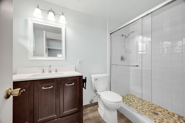 Building Photo - Tri Level 4 bedroom plus Family Room in Yorba Linda