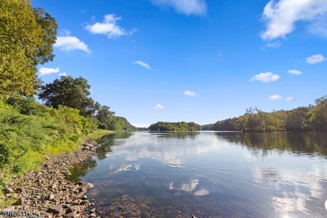 Building Photo - 190 US-46