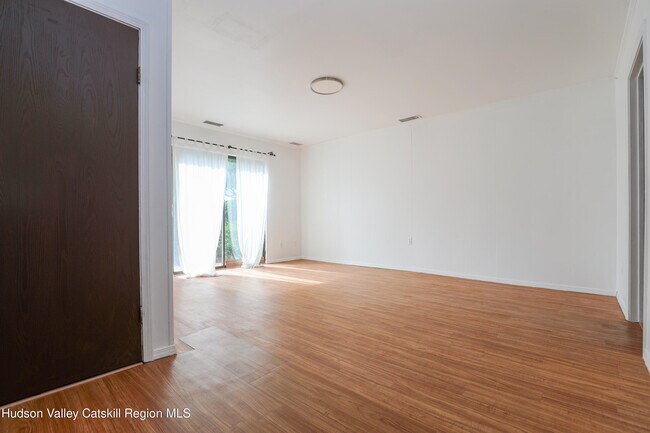 Building Photo - 259 Village Ct