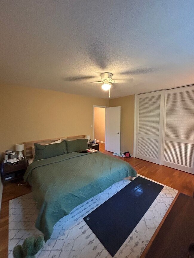Building Photo - Townhome in the Heart of Carrboro – One Mo...