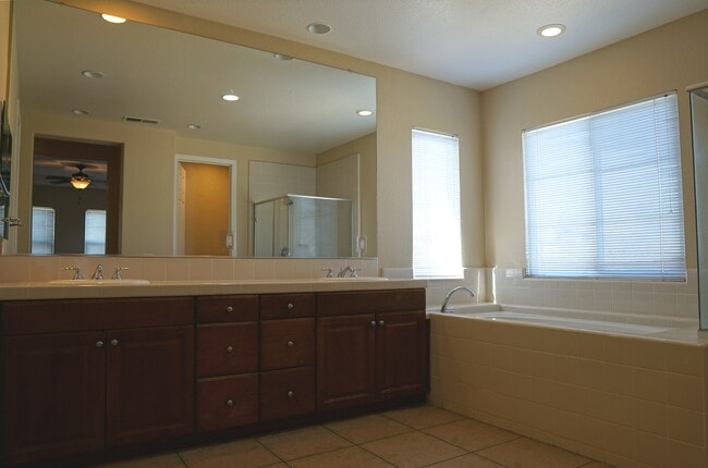 Building Photo - 35579 Domani Dr