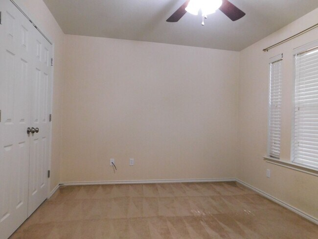 Building Photo - 1102 Katelyn Cir