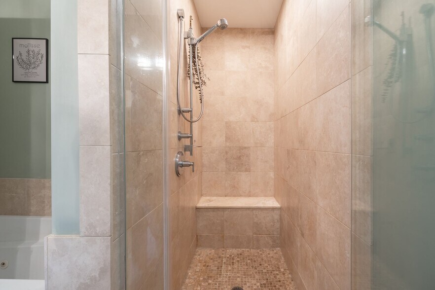 Building Photo - 711 W Grand Ave