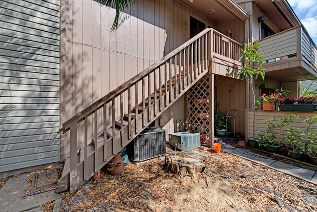 Building Photo - CHARMING PELICAN COVE CONDO!