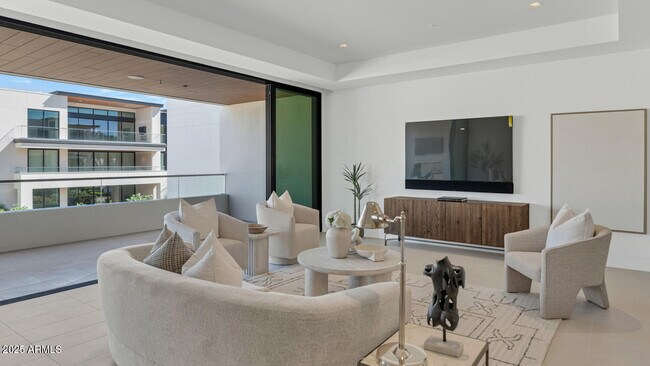 Building Photo - 6587 N Palmeraie Blvd