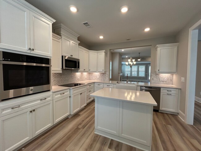 Building Photo - 411 Silverbell Ct