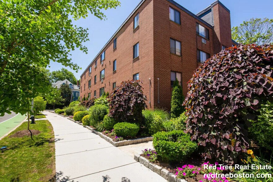 Building Photo - 62 Parkman St