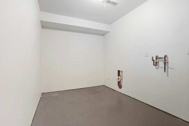 Building Photo - 8 Redtail Ct