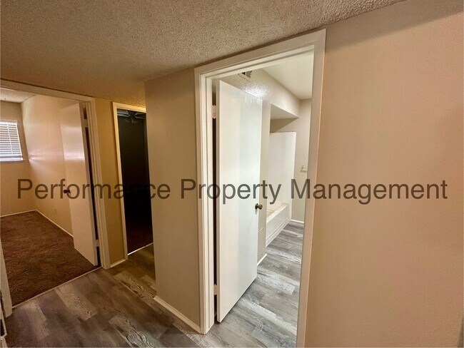 Building Photo - Dreamy 3 Bed/2 Bath Condo in SE Bakersfiel...