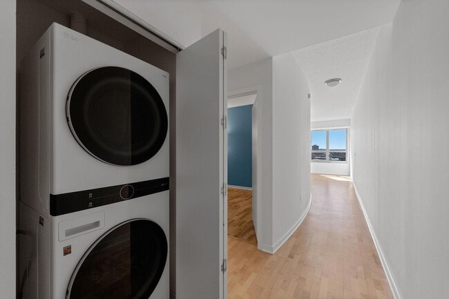 Building Photo - 929 Portland Ave