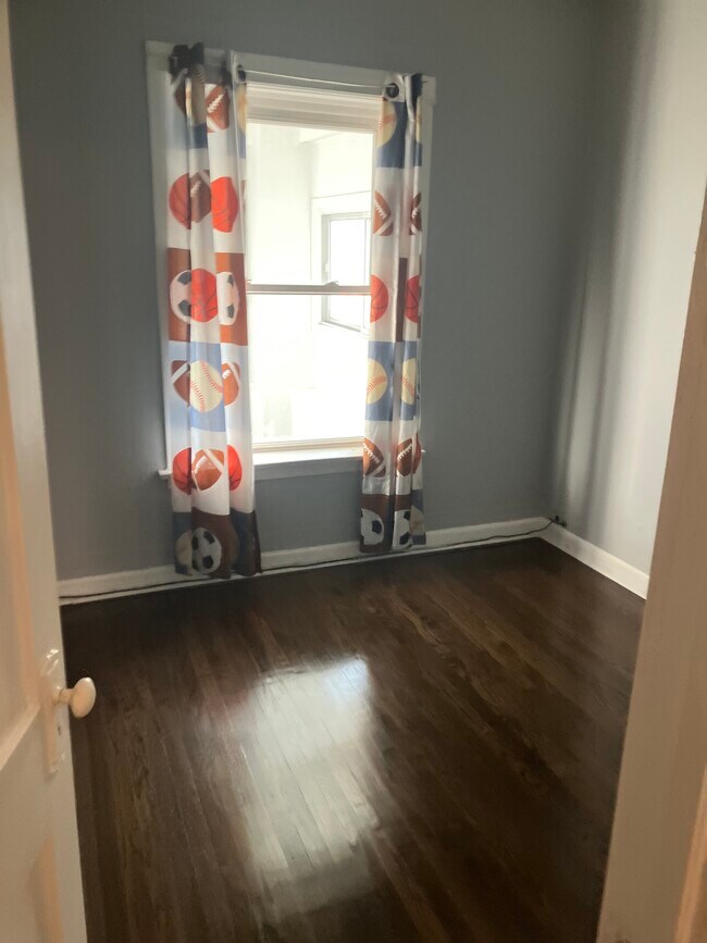 Building Photo - 2404 E 74th St