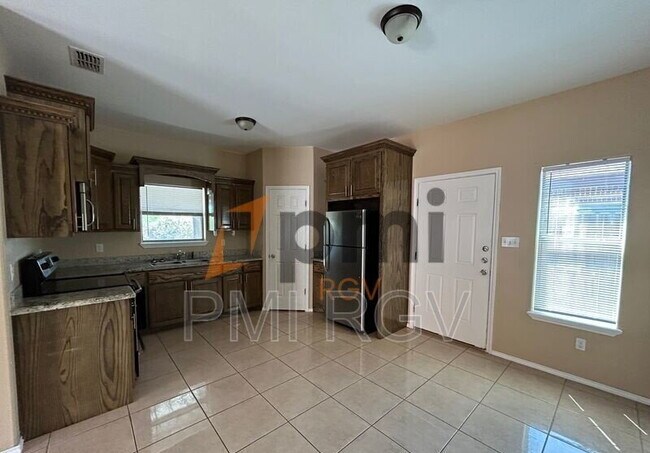 Building Photo - 2708 W Primrose Ave