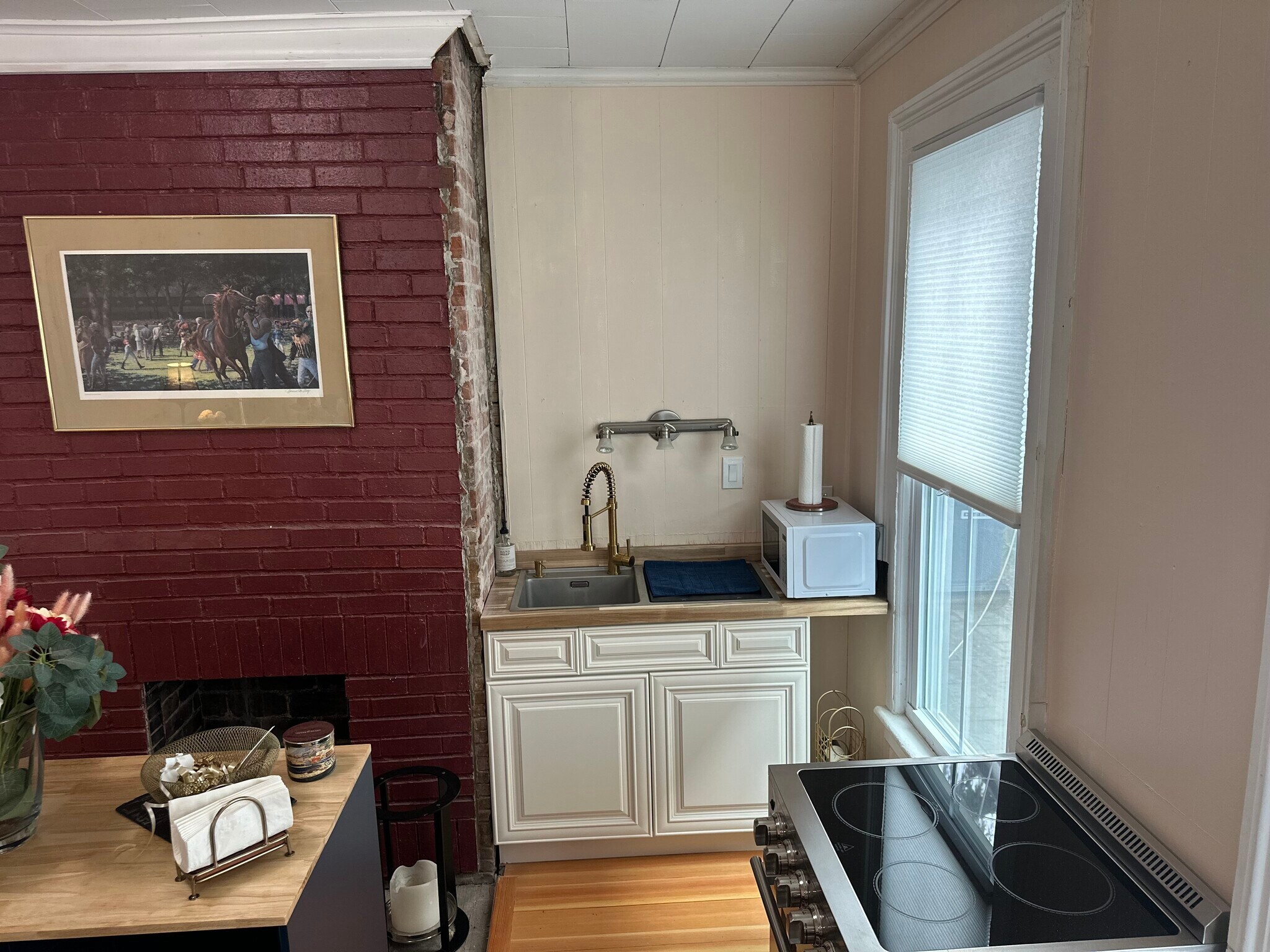 Built in full dishwasher next to sink - 89 George St