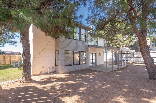 Building Photo - 8121 San Antonio St