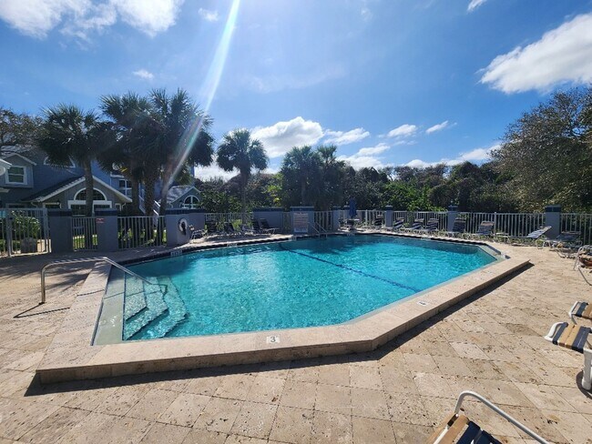 Building Photo - Remodeled beach condo steps away from the beach!!!