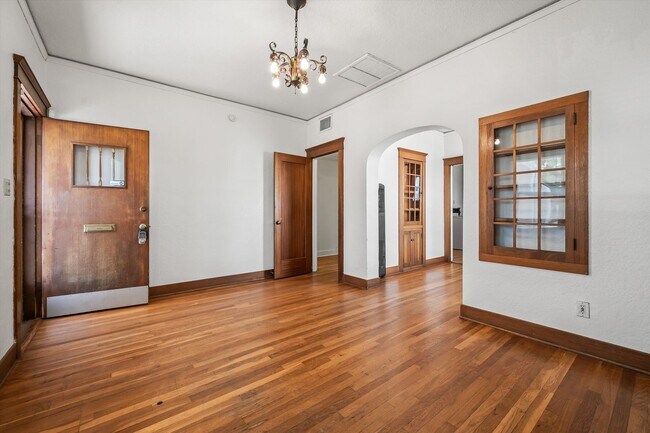 Building Photo - Pre- Lease August 2026 - UA Bungalow