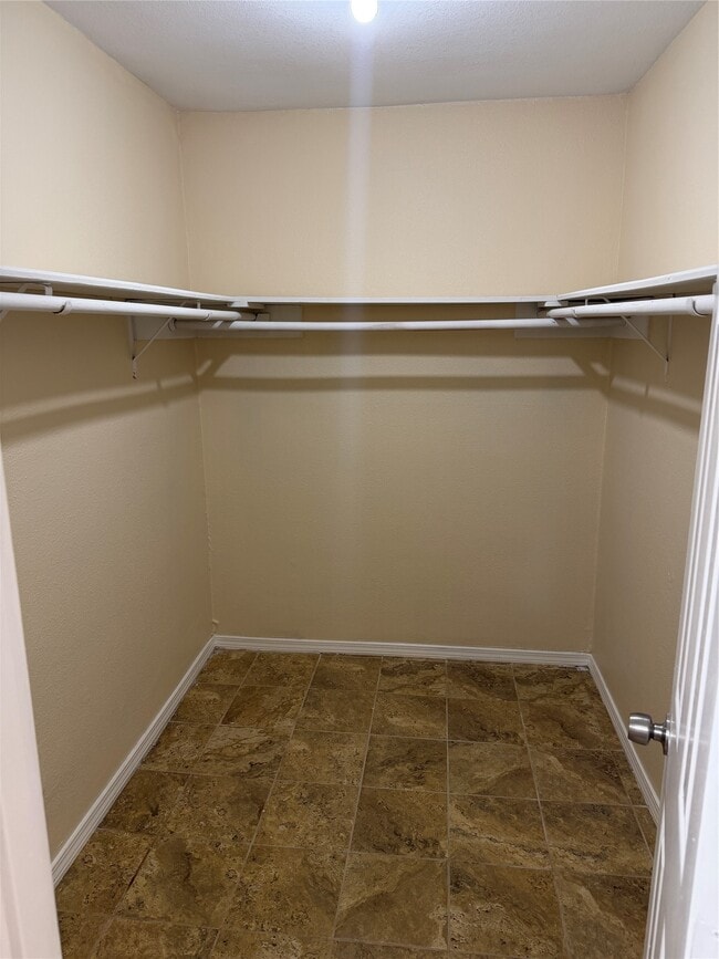 Building Photo - 9 Dewthread Ct