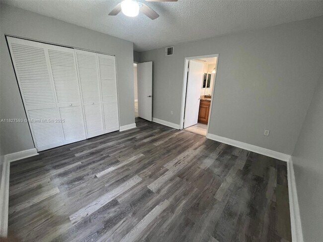 Building Photo - 1543 Lake Crystal Dr