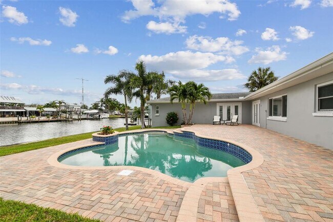 Building Photo - 3938 Versailles Dr
