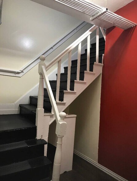 Building Photo - 468 Park Dr