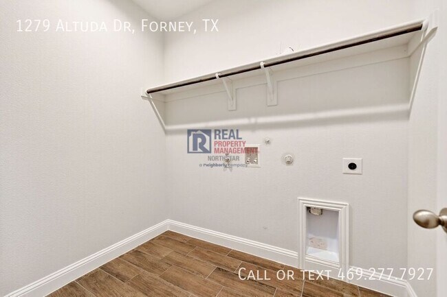 Building Photo - 1279 Altuda Dr
