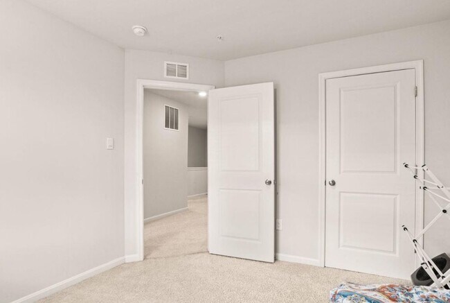 Building Photo - 310 Maple Run Dr