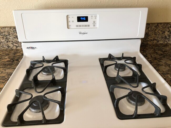 Building Photo - 32 Lakeview Cir