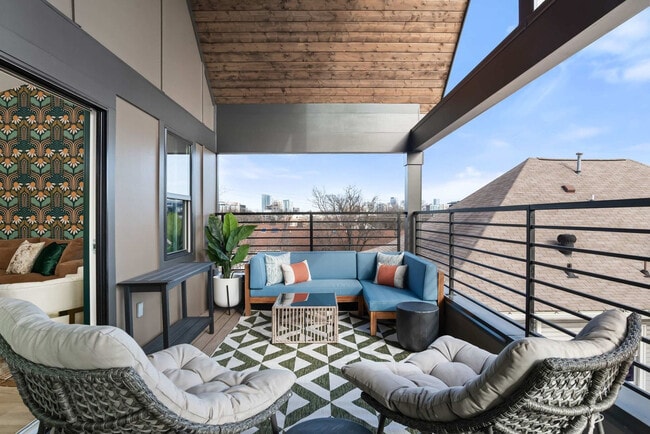 Building Photo - 1315 16th Ave S