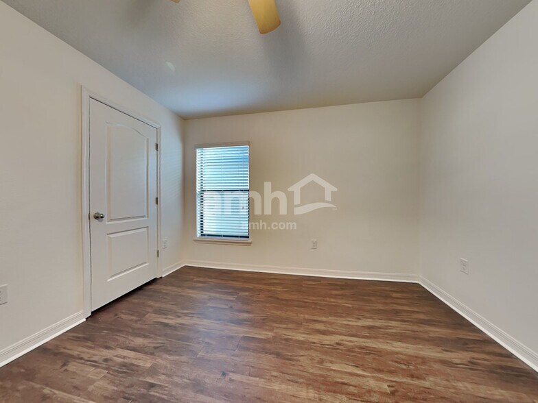 Building Photo - 1741 Chatham Grn