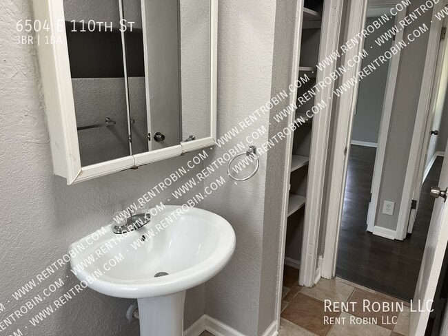 Building Photo - 6504 E 110th St