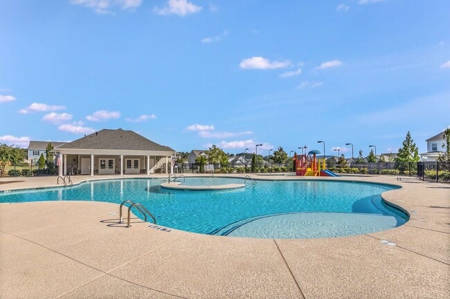 Building Photo - Like New - First Class Amenities