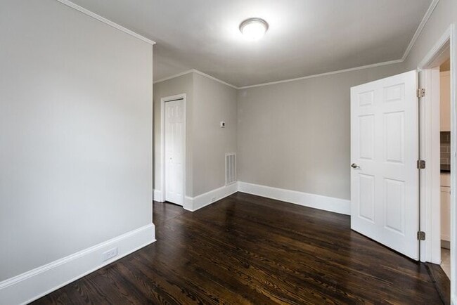 Building Photo - 1BD/1BA Duplex Home with Additional Flex R...