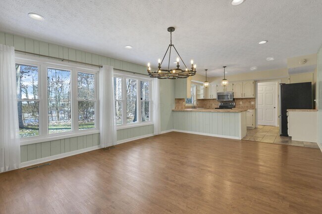 Building Photo - 2844 Wildwood Rd