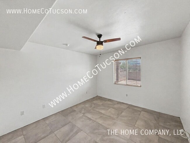 Building Photo - 5738 E Calle De Hielo Dulce