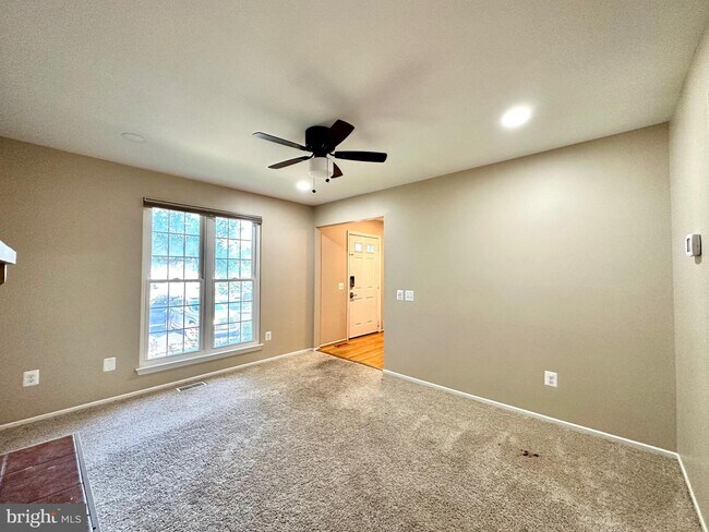 Building Photo - 6123 Martins Landing Ct