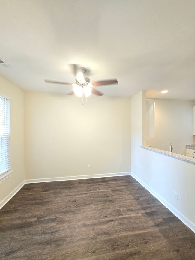 Building Photo - FOREST COVE TOWNHOMES - 2BD/2 1/2 BA - Gre...